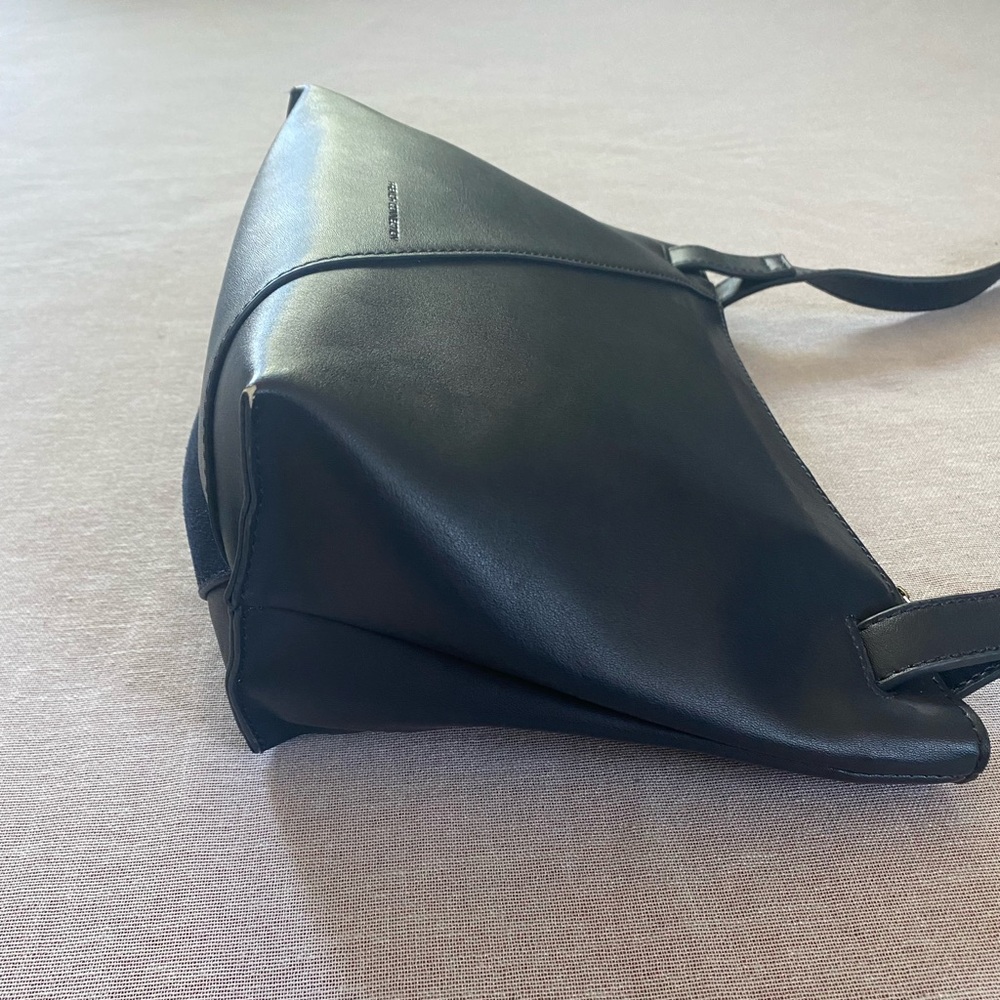 French Connection leather navy purse. - Picture 5 of 10